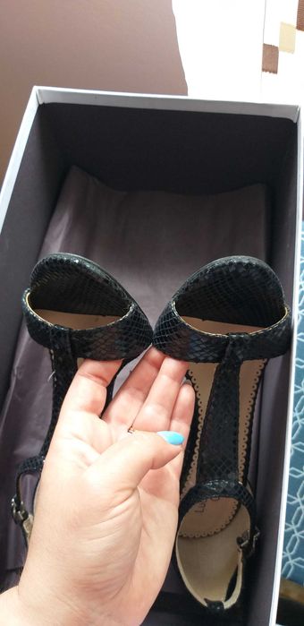 Sandale negre/Pantofi  decupati cu toc marimea 35