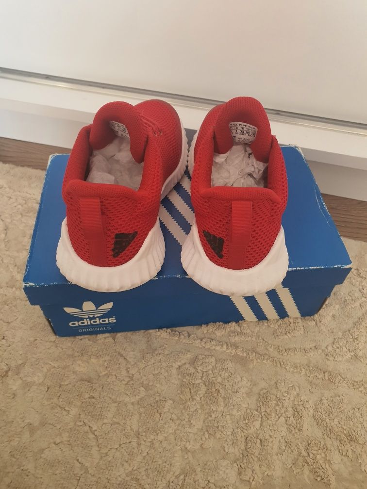 Adidas noi copii doua culori mărimea 32 și 33