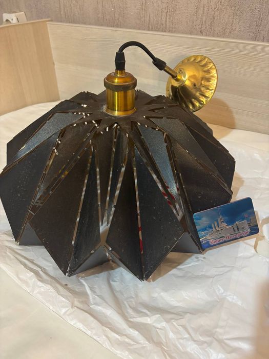 Металлическая люстра