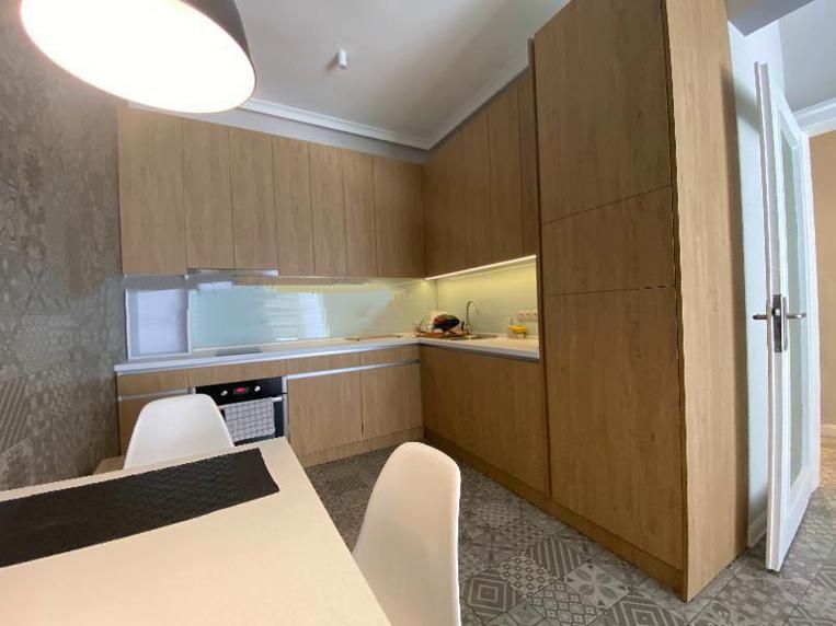 Дава се под наем Двустаен апартамент в София, Център - 68 кв.м за 825 € - Снимка #3