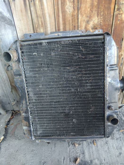 Продам радиатор на волгу. Газ 24