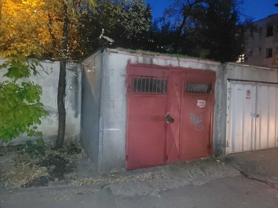 Vand garaj cu teren in proprietate