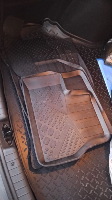 Продам полики на гранту обсалютно новые