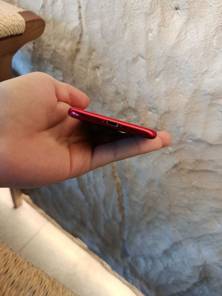 Продаю iphone se 2020
