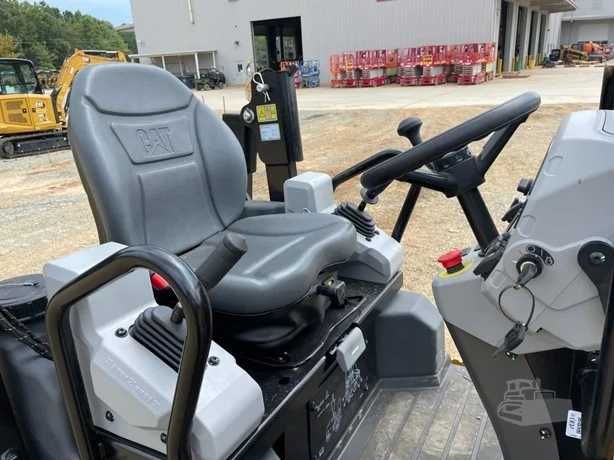 Универсальный каток Cat CB 2.7 GC