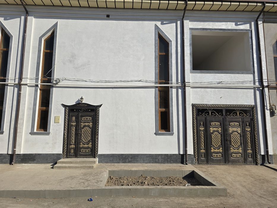 Зудлик билан ховли жой сотилади. Ремонти тугалланган холда.