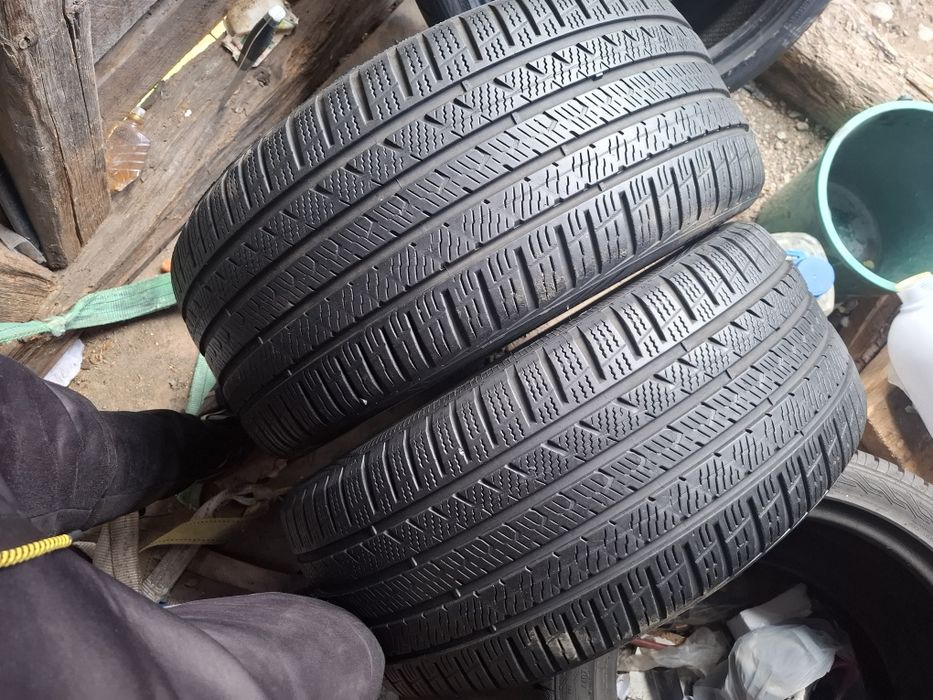 Vand 2 anvelope 225 40 18 bune de iarna dot 2023