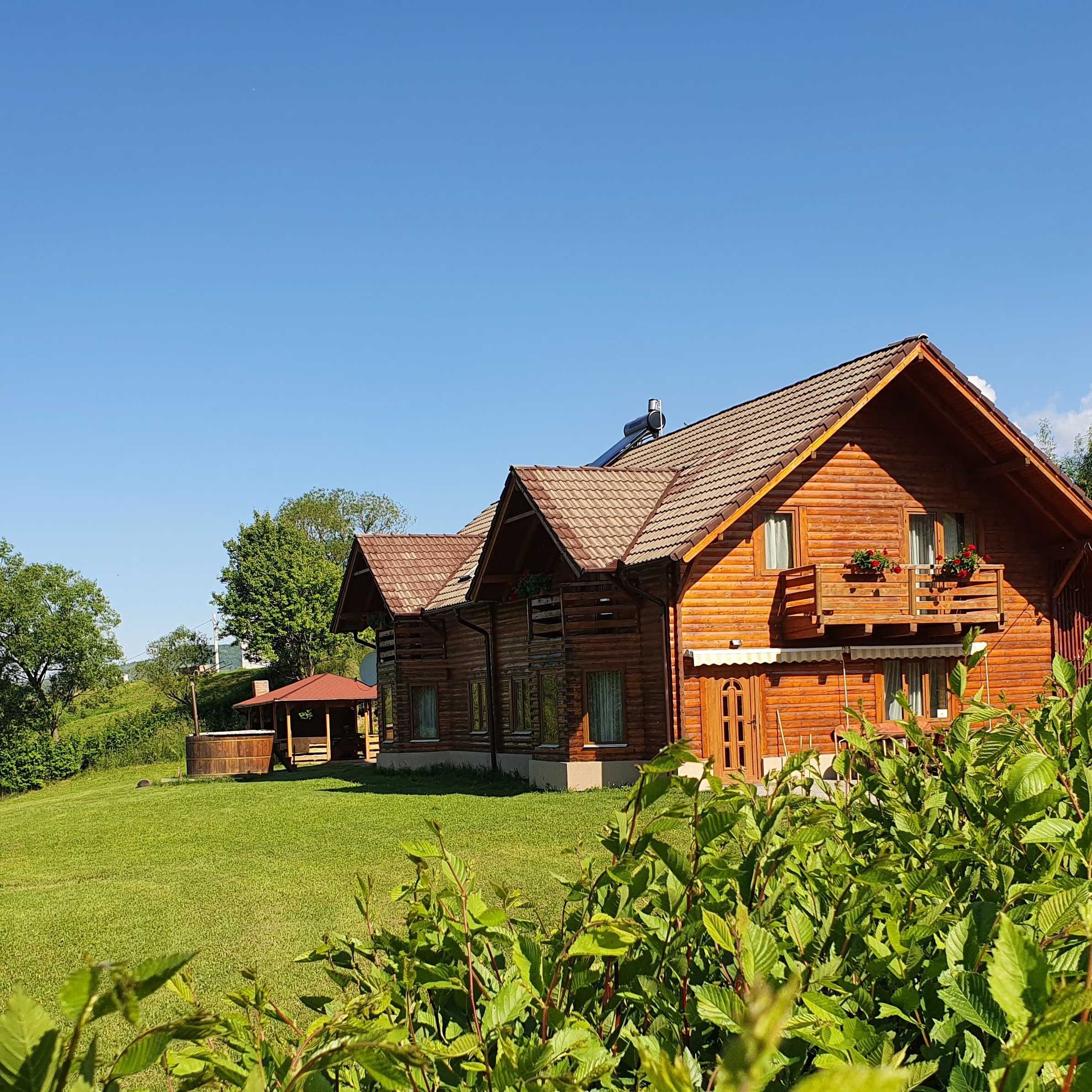 Cabane de inchiriat cu ciubar 24pers. 16 in 8 camere,sau 8 pers.in 4.