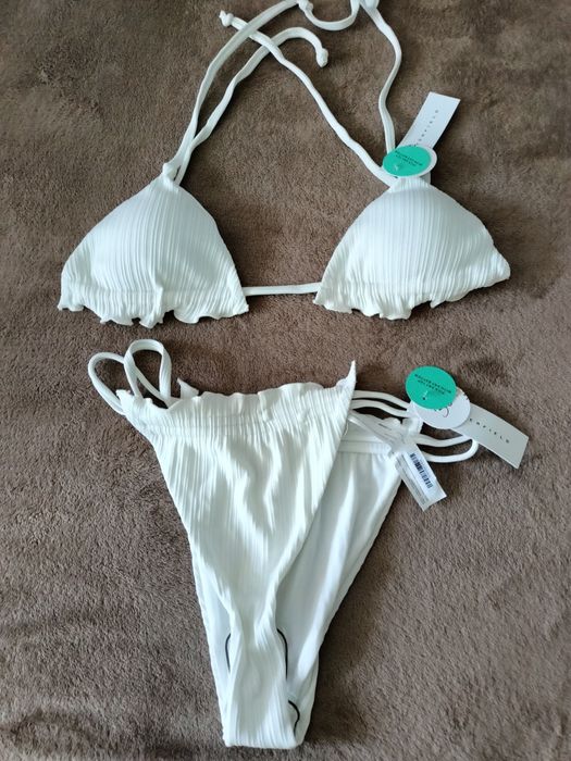 Vând costume de baie