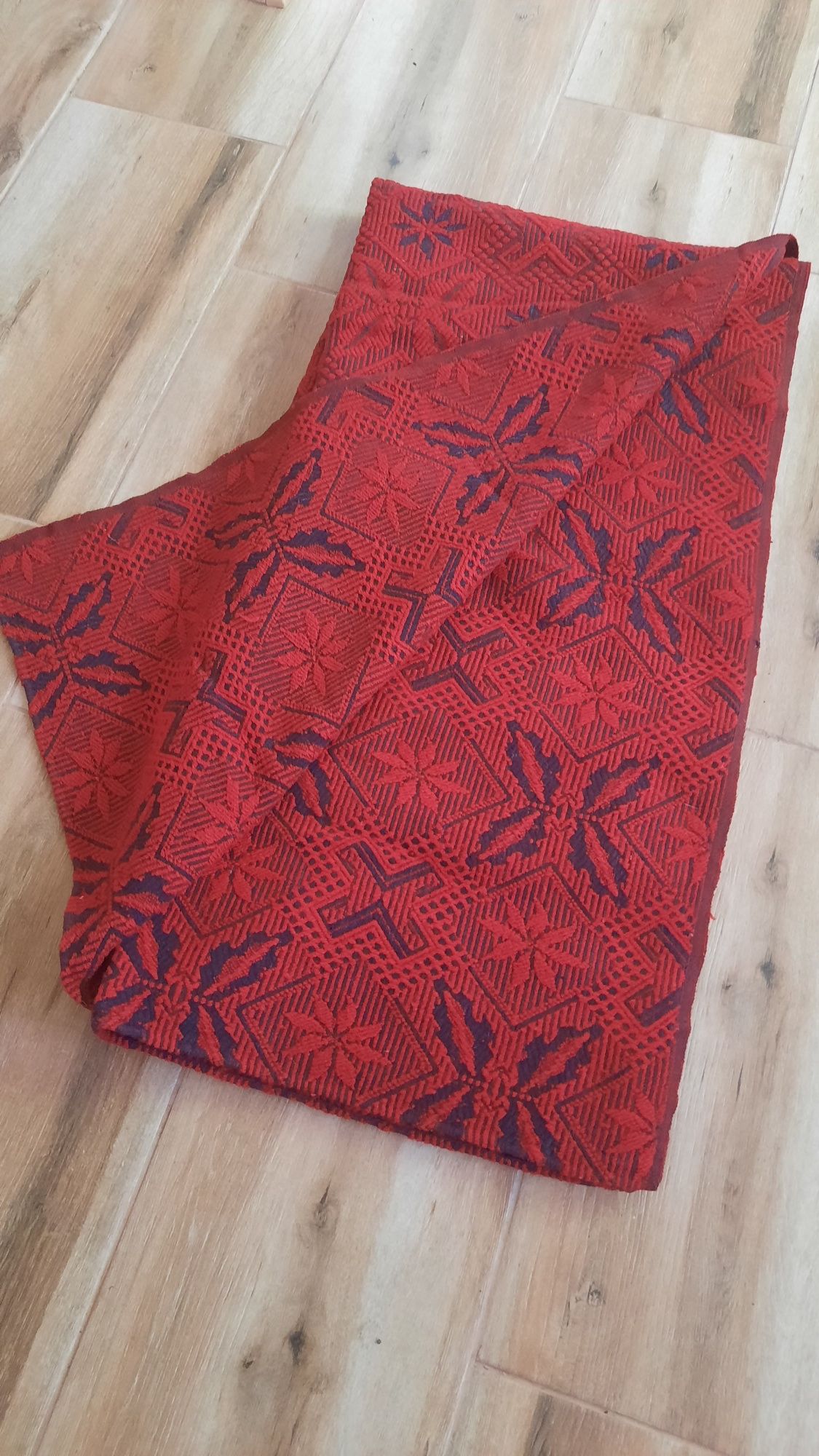 Вълнени килими нови