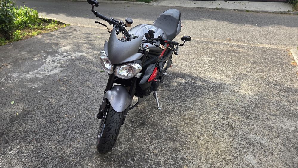 TRIUMPH street triple 675R