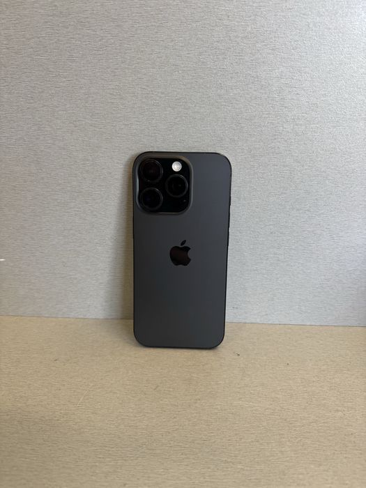 Продавам отличен iPhone 16 PRO 33 цикъла
