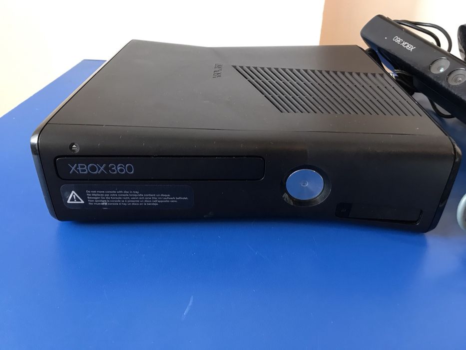 XBOX 360 Slim cu Kinect
