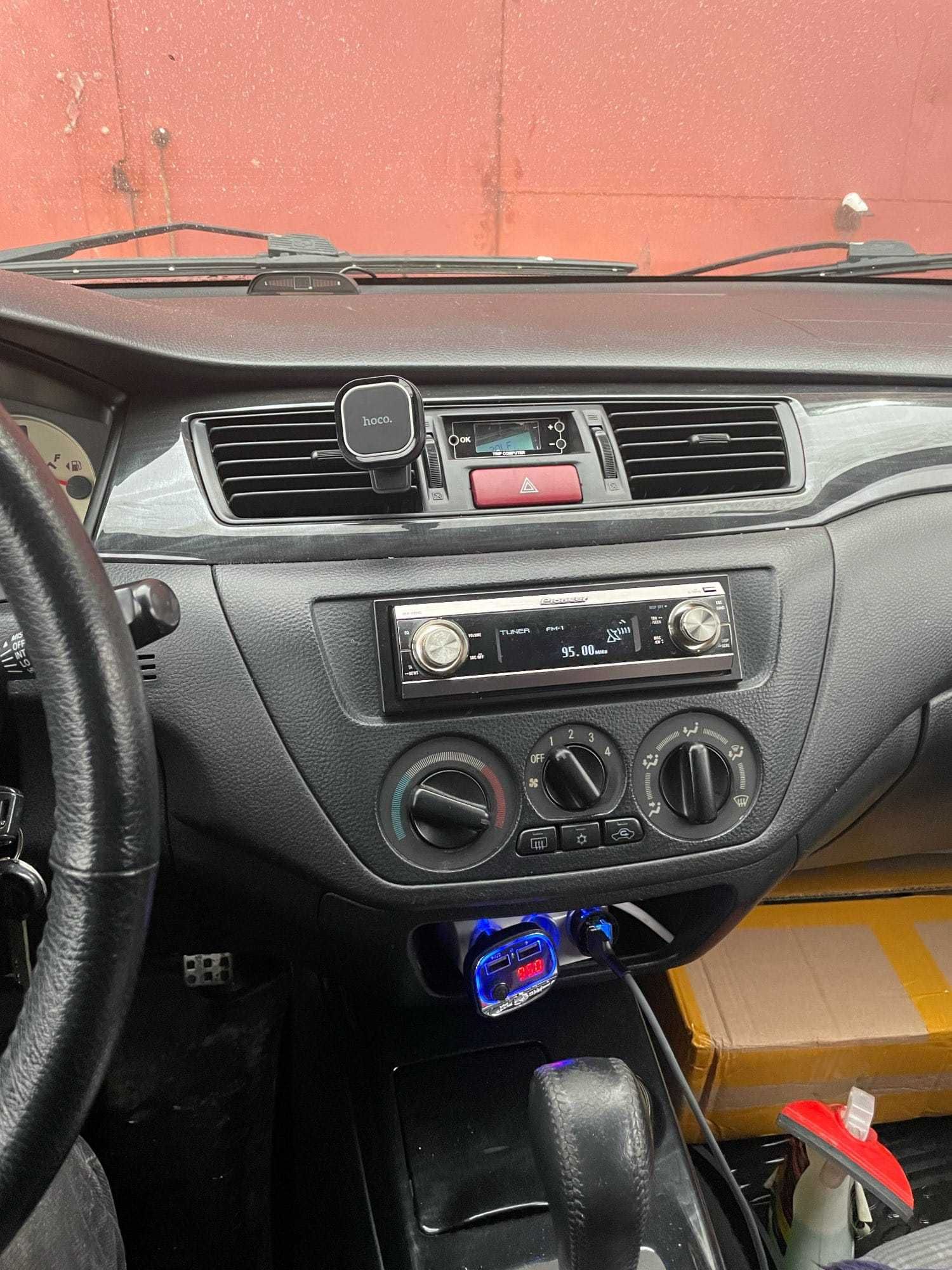 Navigatie Android Mitsubishi Lancer Waze YouTube GPS USB casetofon