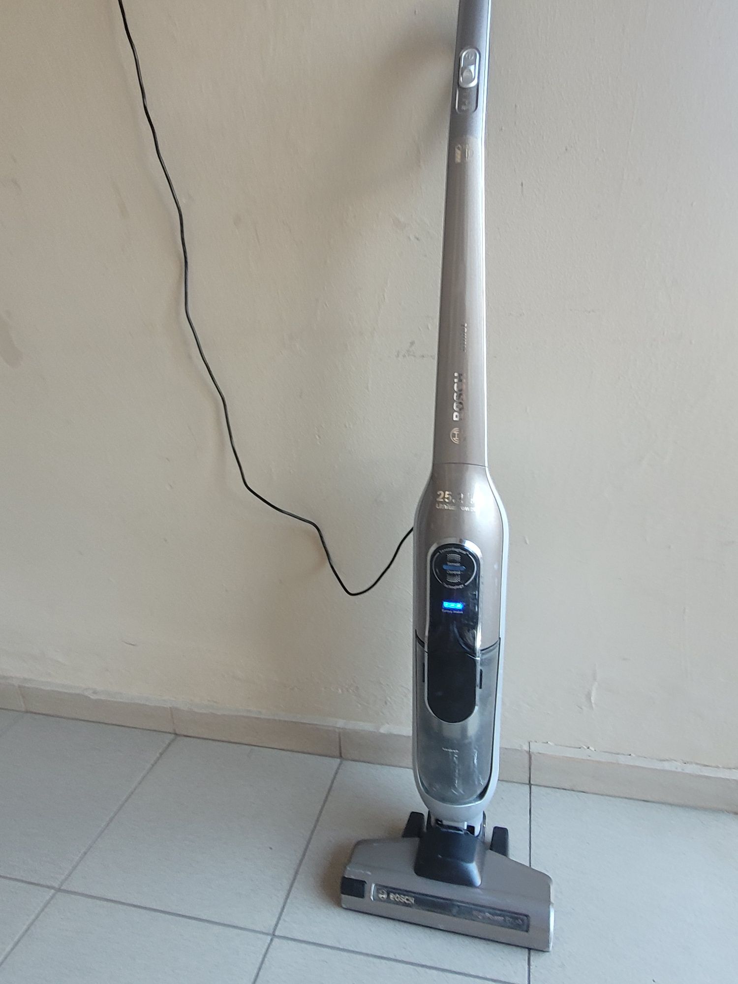 Aspirator vertical bosch athet  25.2v