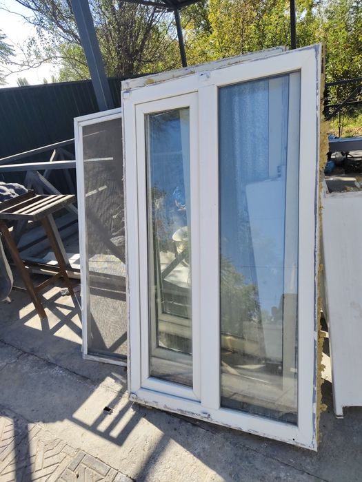 Продаются  пластиковые б/у окна 3 шт в наличии