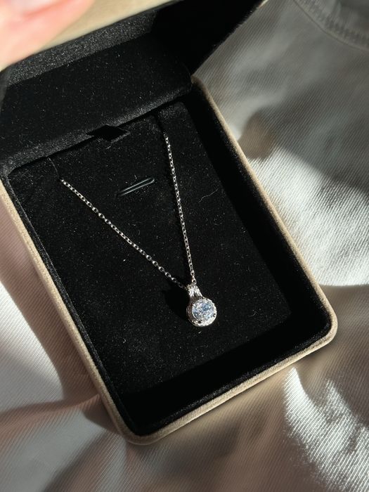 Колье с подвеской