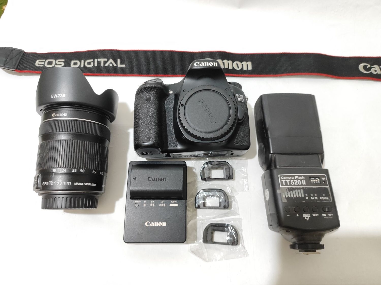 Canon EOS 70D + объектив 18-135mm сумка в комплекте