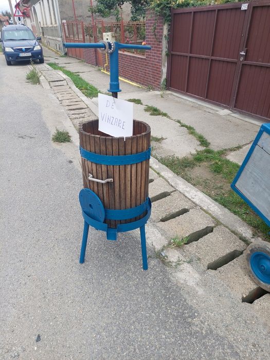 De vânzare teasc și căruț