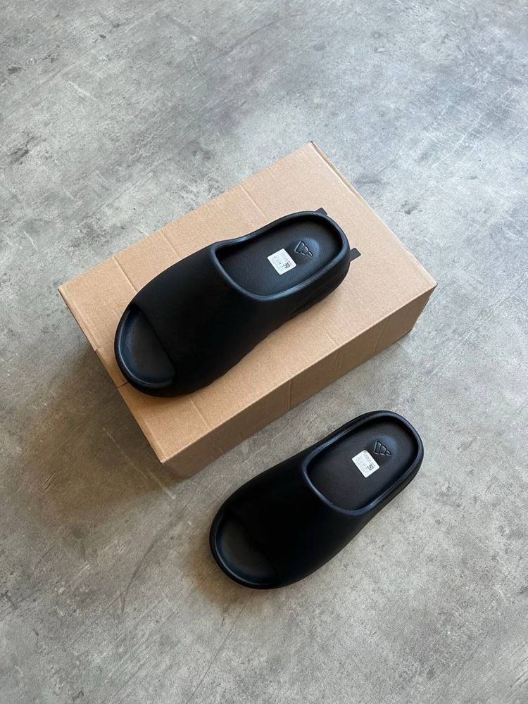 ADIDAS Yeezy Slide Black
