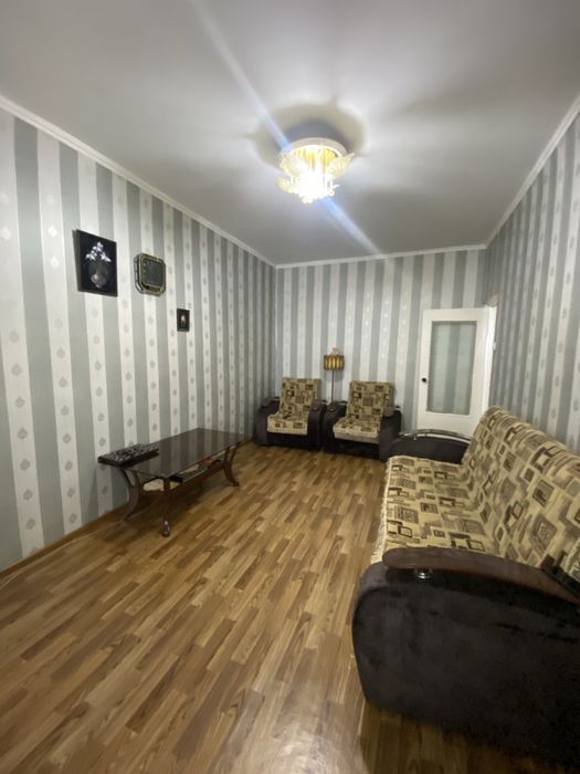 СРОЧНО! Раскладной диван ,2 кресла и журнальный стол