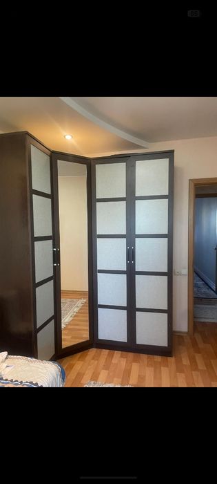 Шкаф для одежды с зеркалом