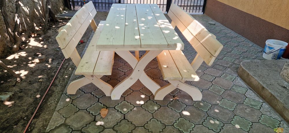 Masa bancii terasa gradina