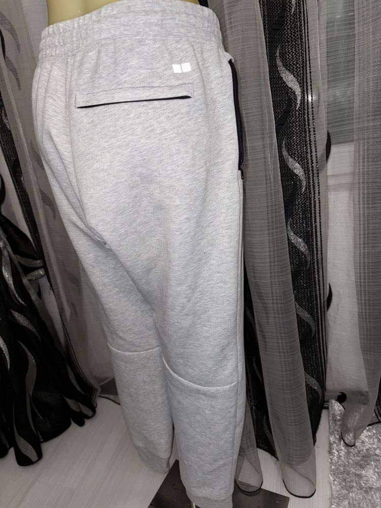 Uniqlo анцузи