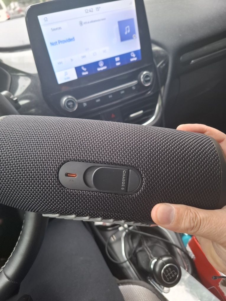 Boxa jbl charge 5 noua.