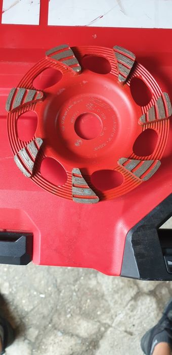 Vând disc slefuit beton HILTI de 125 mm.