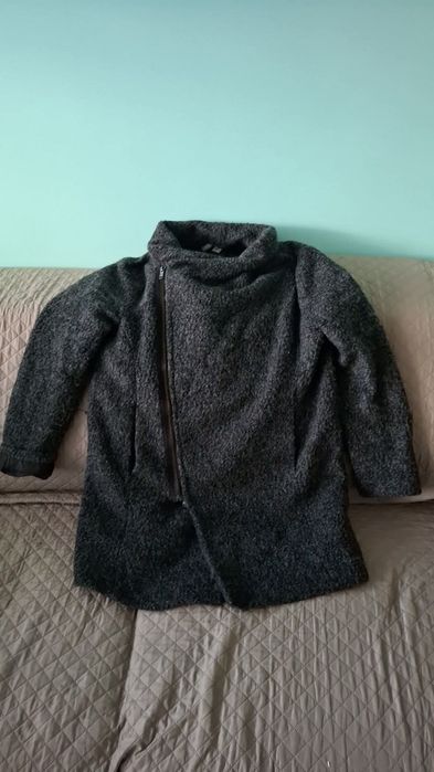 Вълнено палто, подходящо за бебеносене