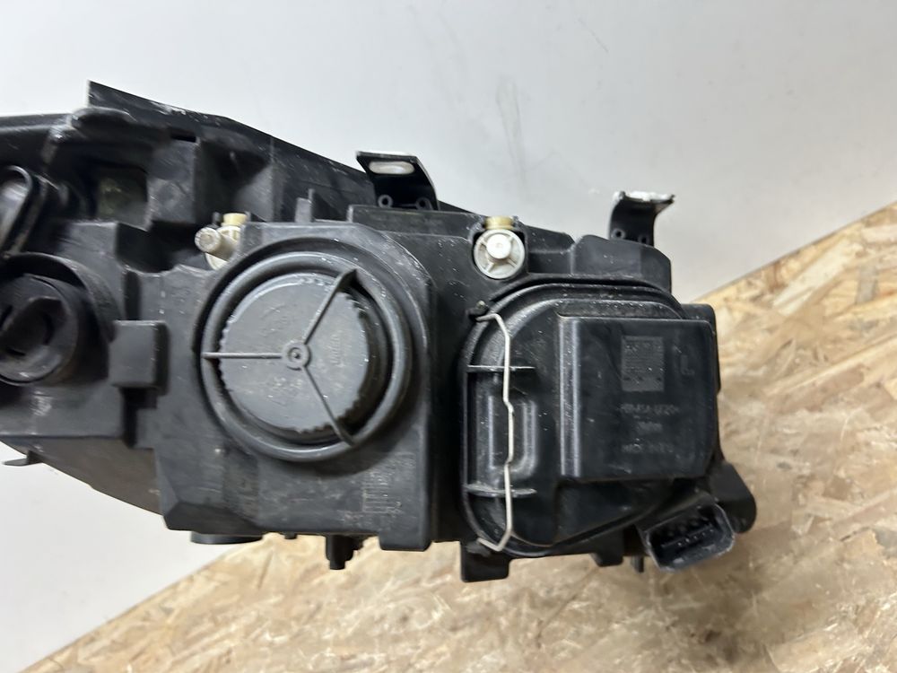 Far faruri bmw X1 E84 bi xenon non lci 2008-2011 stanga
