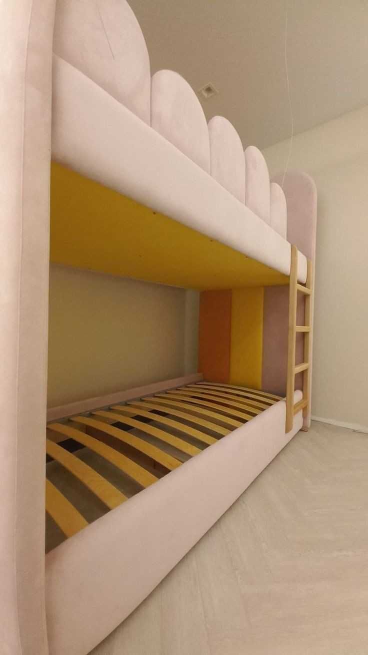 Двухэтажная кровать двухярусная
