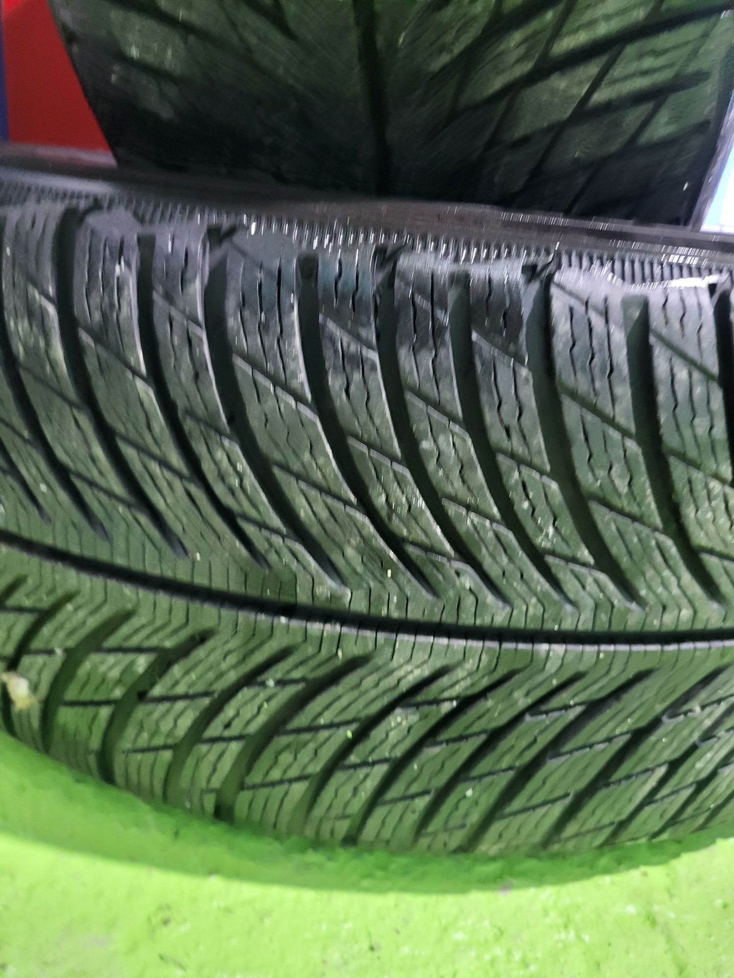 2 бр зимни 235/55/17 Michelin