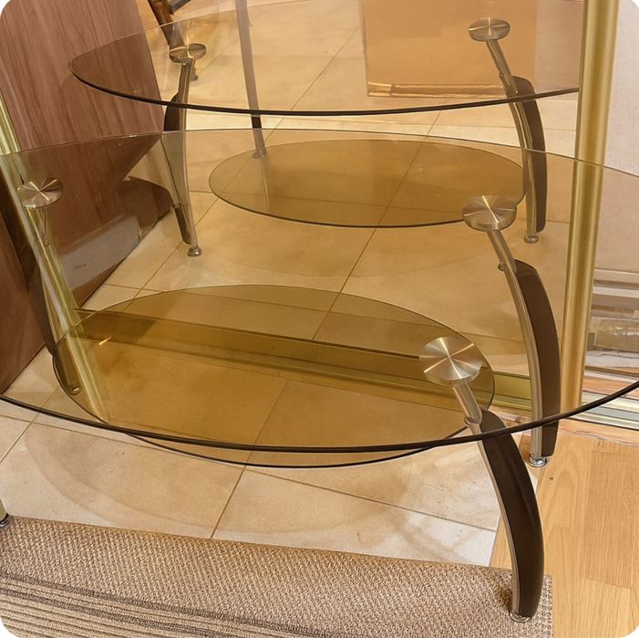 Дешево стеклянный стол под теле или в офис