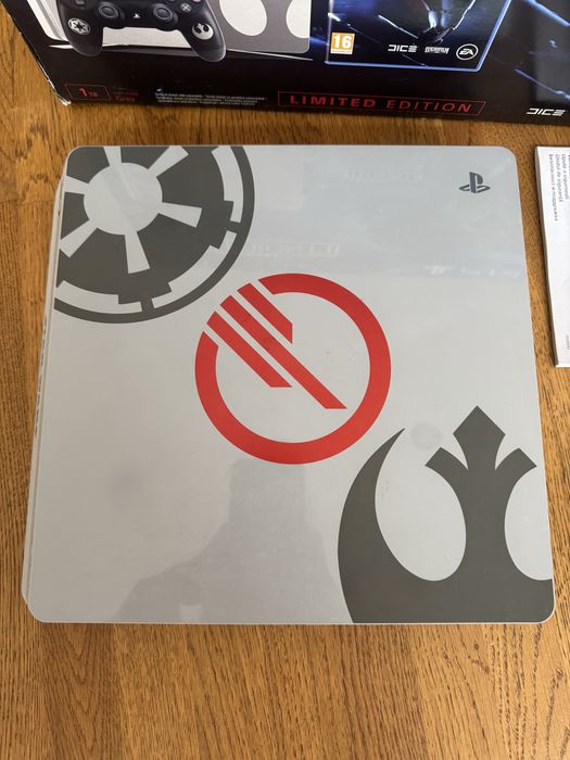 PlayStation 4 Slim Star Wars Limited Edition 1TB | Пълен комплект