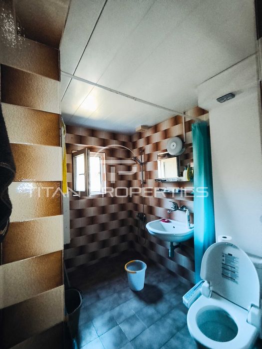 Тристаен обзаведен апартамент в Център