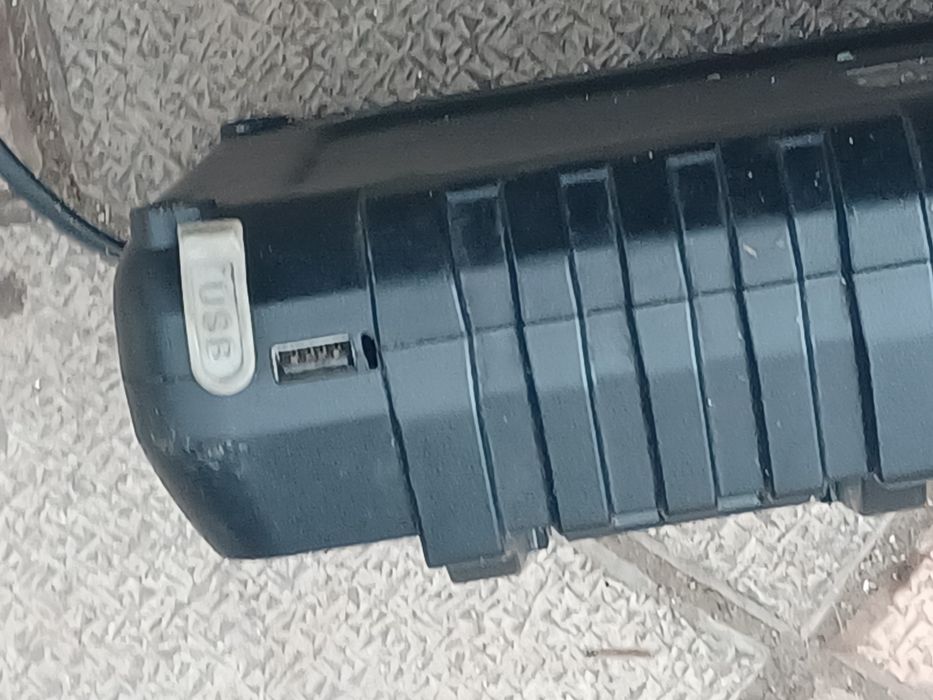Stație de încărcare MAKITA  DC 18 RD cu blutus