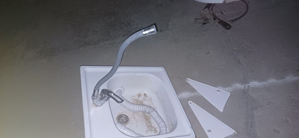 Раквина для кухни с краном