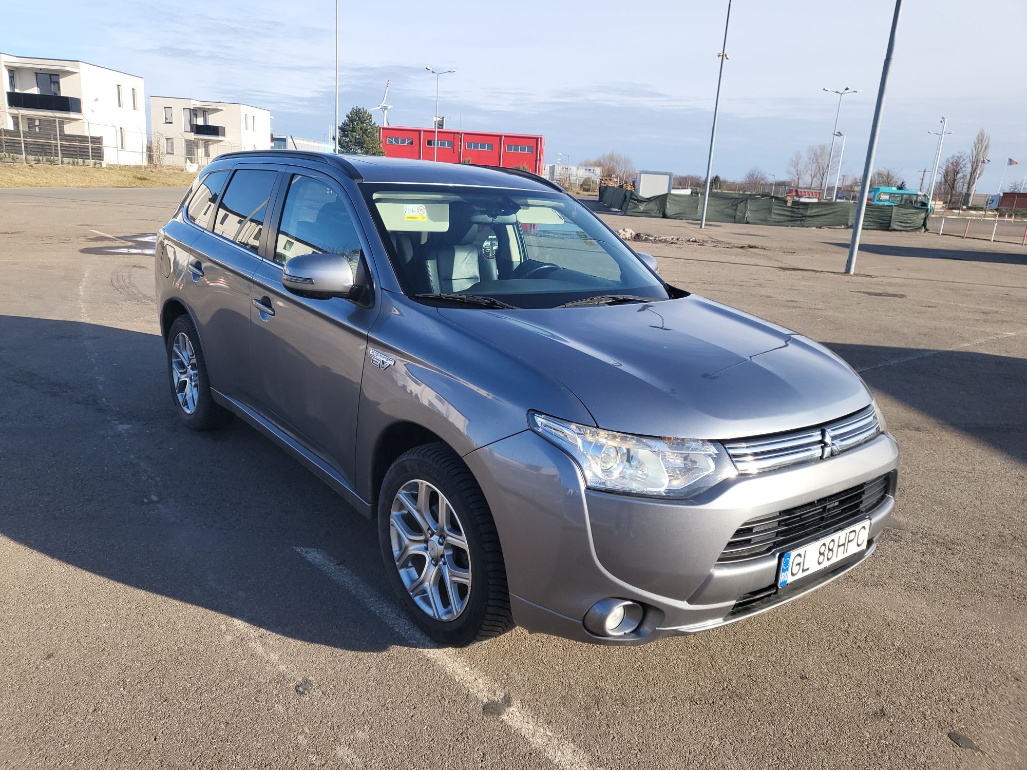 Proprietar Vând Mitsubishi Outlander PHEV An 2014,Model Instyle