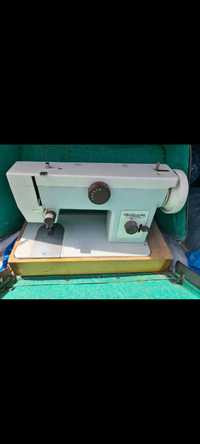 Электрическая швейная машинка Чайка 134