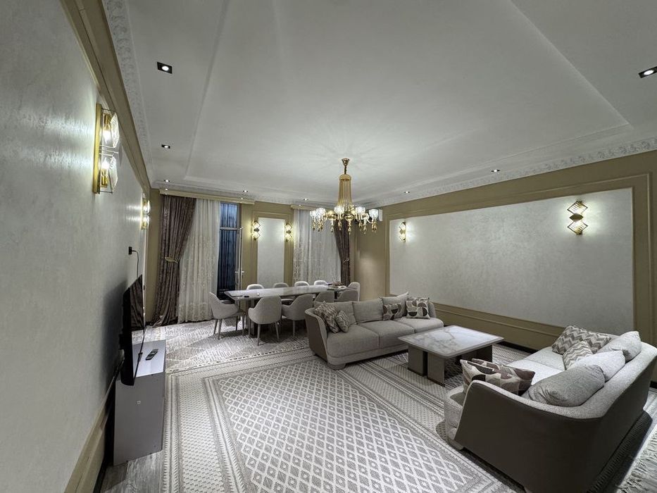 Yakkasaroy Lyuks 4 xona 200M2