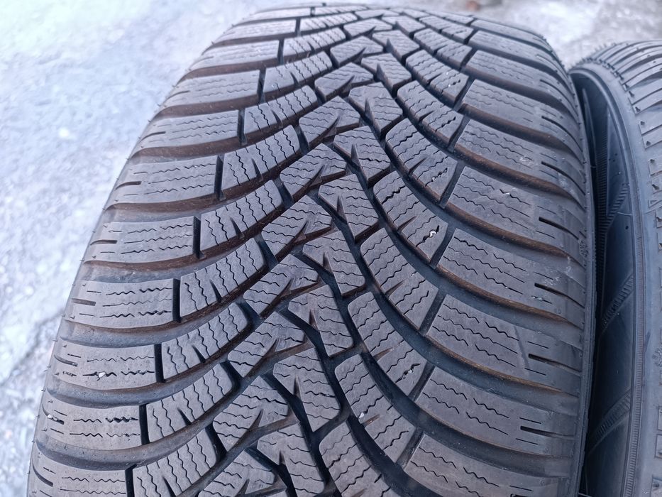 2бр. зимни гуми 235/50/17 Falken