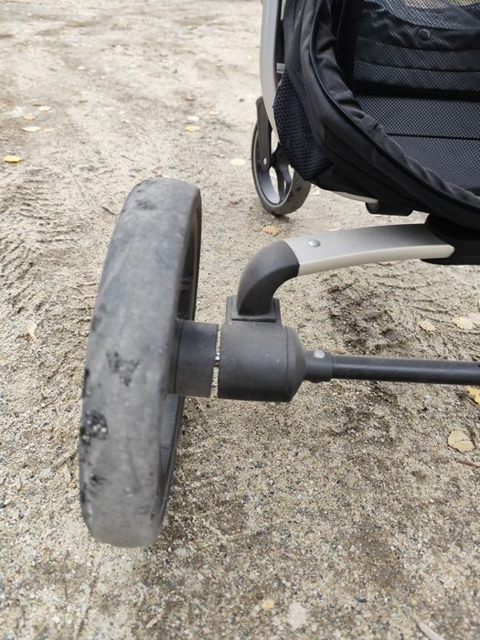 Подарявам детска количка