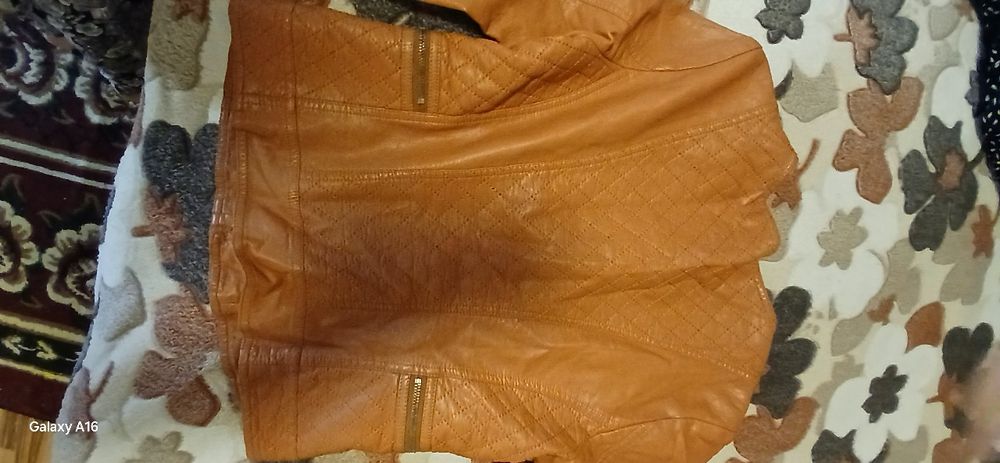 Koja kastum yaxshi turibdi. Kup kiyilmagan.