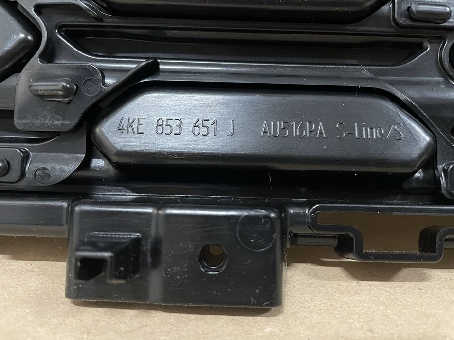 Grila centrala Audi E-TRON Facelift S-line - noua, originala