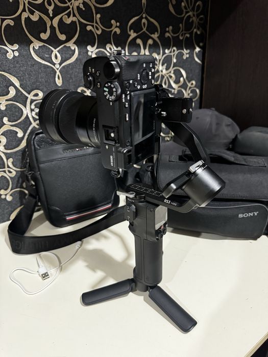 Продам комплект - Фото Видеокамера Sony a6600, Dji rs mini, Sigma 30mm