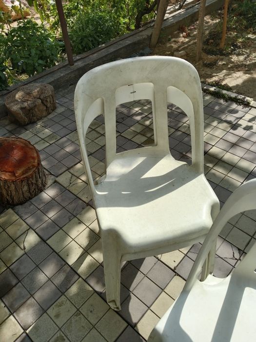 Пластмас стол стуллар сотилади