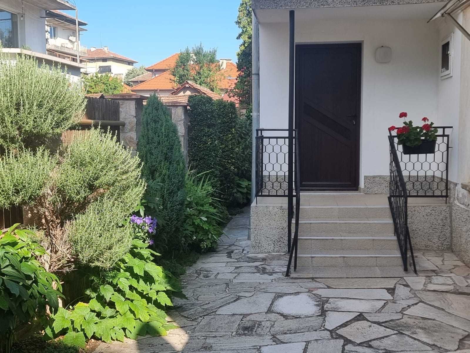 Продавам къща мезонет 101 кв.м- Идеален център Монтана