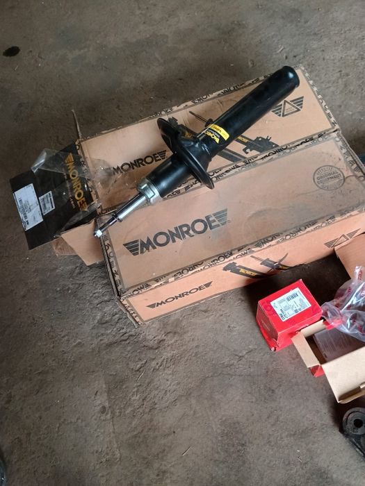 Vând  piese pentru Ford transit 2.0 tdi 2005